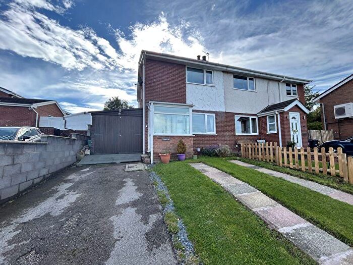 2 Bedroom Semi-Detached House For Sale In Alltwen, Llysfaen, LL29