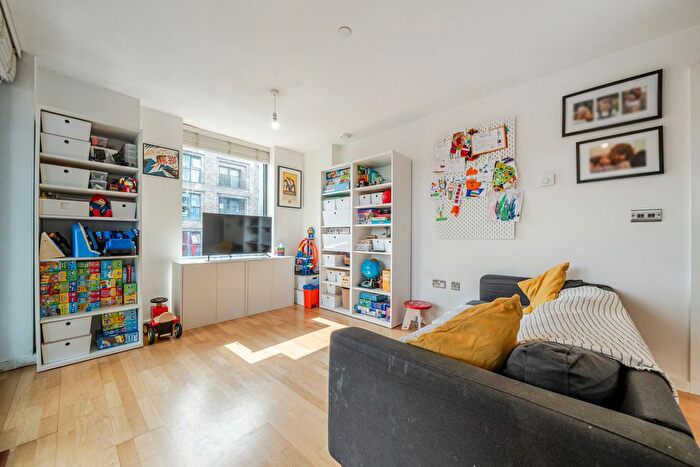 2 Bedroom Flat For Sale In Parkside Avenue, London, SE10