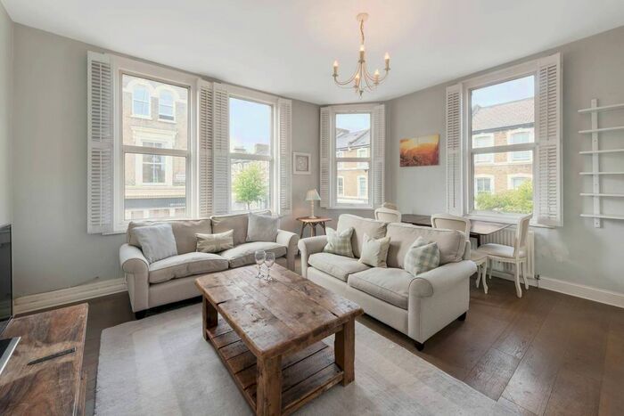 3 Bedroom Maisonette To Rent In Sudbourne Road, Brixton, London, SW2