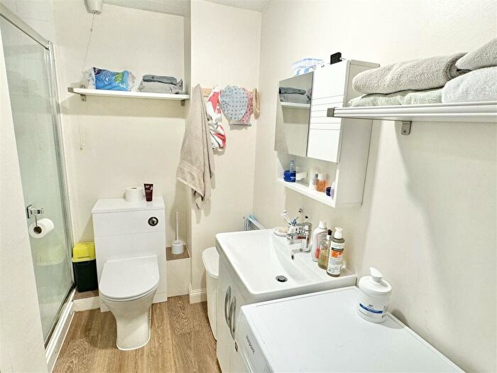 2 Bedroom Retirement Property For Sale In Meadow Court, Bridport, DT6