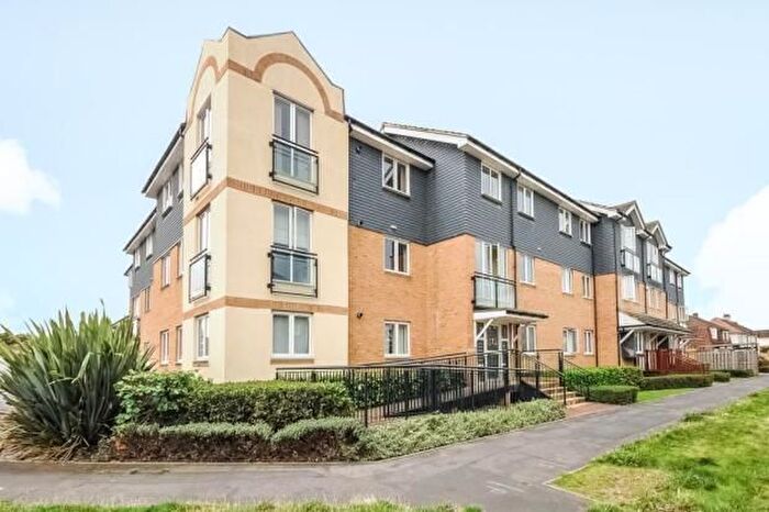 1 Bedroom Flat To Rent In Bowes Road, Staines, TW18