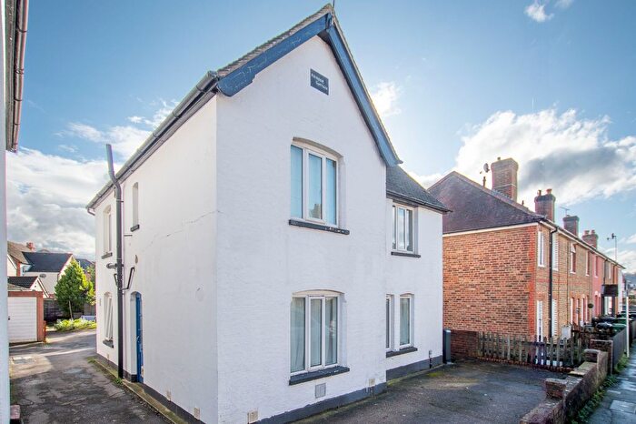 1 Bedroom Flat For Sale In A New Cross Road, Guildford, GU2