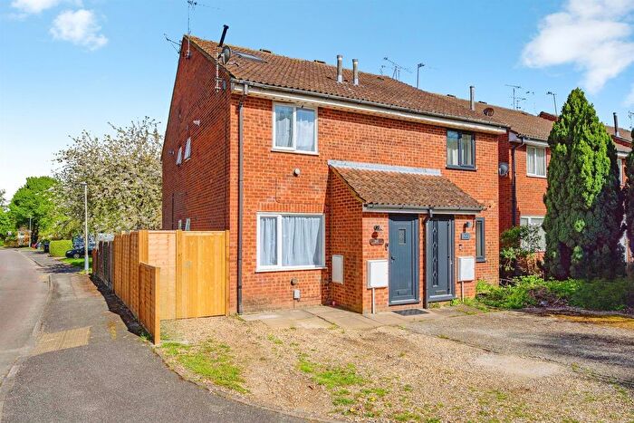 2 Bedroom Terraced House For Sale In Far End, Hatfield, AL10