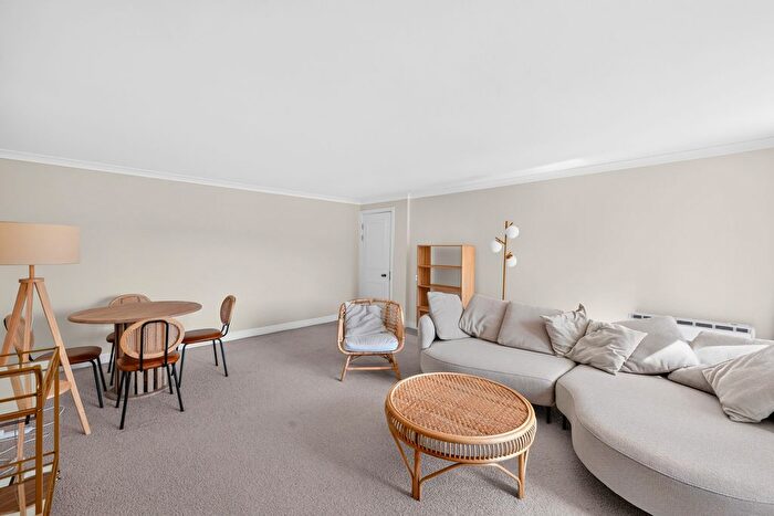 2 Bedroom Flat To Rent In Mill Street, London, SE1