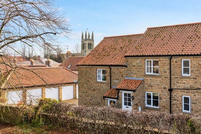 4 Bedroom Flat For Sale In Castle Court, Helmsley, York, YO62