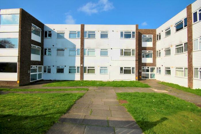 2 Bedroom Flat To Rent In Palace View London, SE12