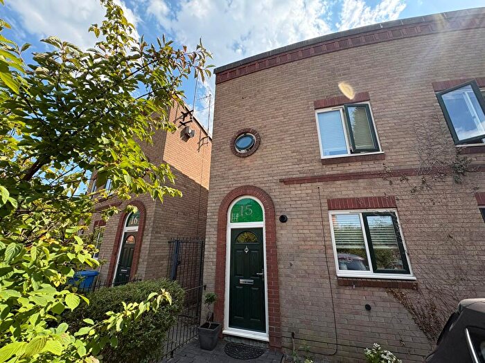 2 Bedroom End Of Terrace House To Rent In Wellington Crescent, DE1