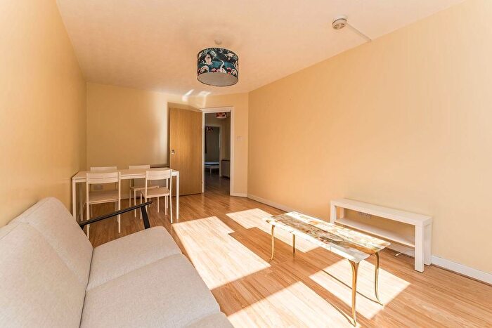 2 Bedroom Flat To Rent In Slateford Road, Edinburgh, EH11