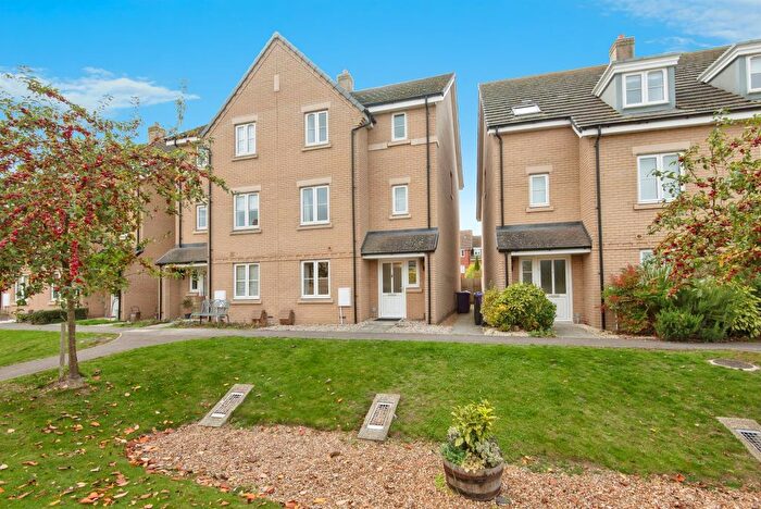 4 Bedroom Property For Sale In Grenfell Gardens, Royston, SG8