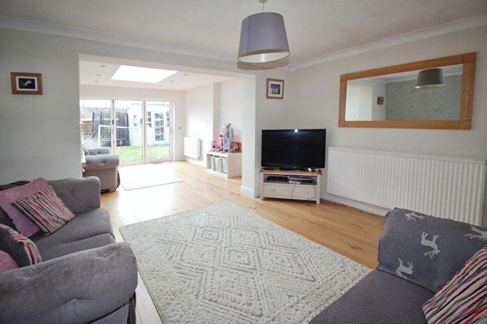 4 Bedroom Semi-Detached House For Sale In Manor Close, Langtoft, PE6