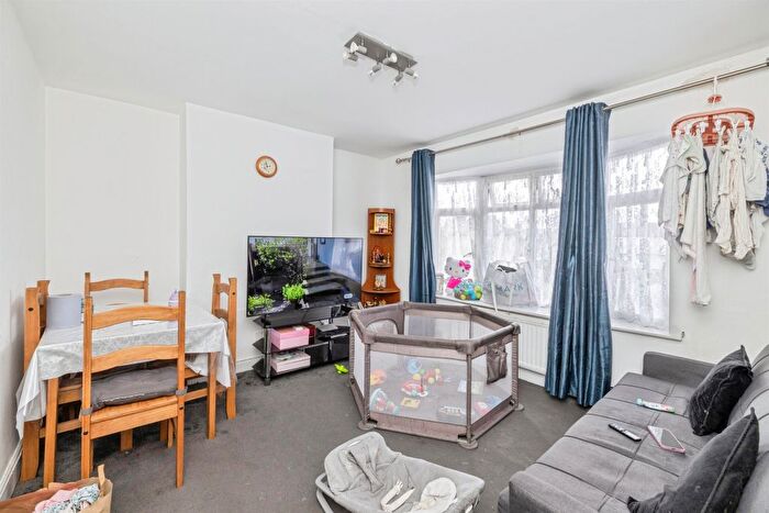 1 Bedroom Maisonette For Sale In St. Albans Road, Watford, WD24