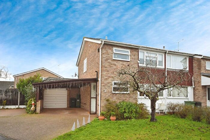 3 Bedroom Semi-Detached House For Sale In Hunt Close, Feering, Colchester, CO5