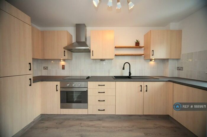 1 Bedroom Flat To Rent In Empress Court, Luton, LU3