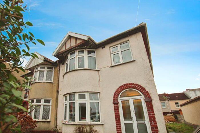 4 Bedroom Semi-Detached House To Rent In Ridgeway Road- Fishponds, BS16