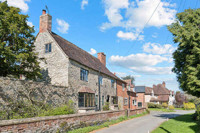 4 Bedroom Detached House For Sale In Manor Farm, Duck Lane, Stratford-upon-avon, CV37