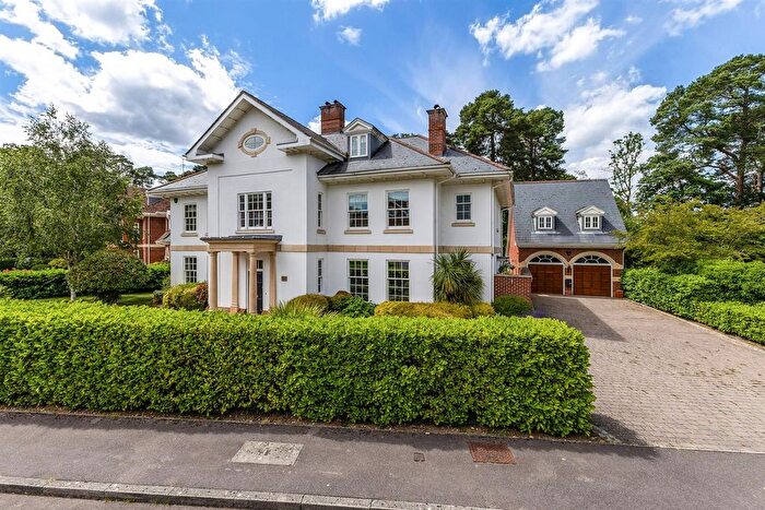 6 Bedroom Detached House For Sale In The Chase, Ascot, SL5