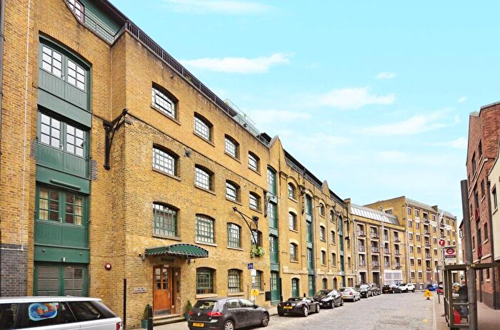 2 Bedroom Flat For Sale In Great Jubilee Wharf, Wapping, London, E1W