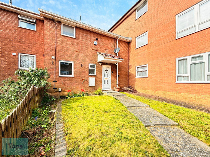 3 Bedroom Terraced House For Sale In Olympic Close, Luton, LU3
