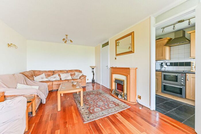 2 Bedroom Flat To Rent In Beaulah Hill, Upper Norwood, London, SE19