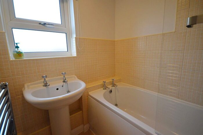 2 Bedroom Flat To Rent In Beech Grove, Storrington, Pulborough, West Sussex, RH20