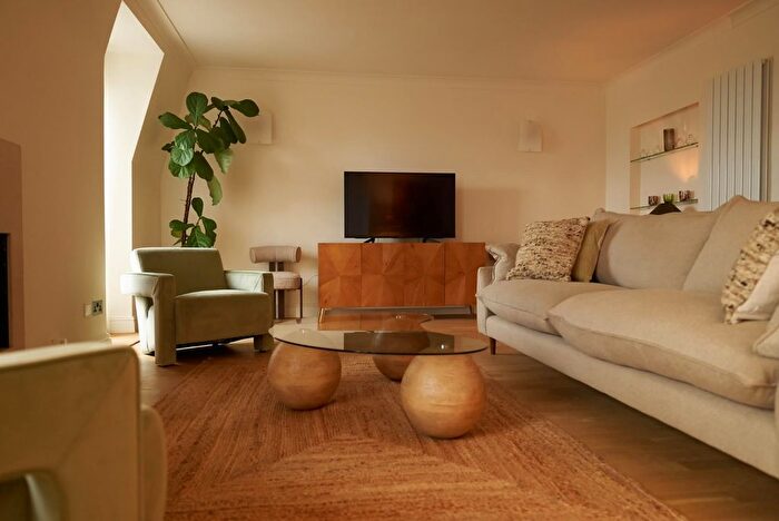 3 Bedroom Flat To Rent In Randolph Avenue, London, W9