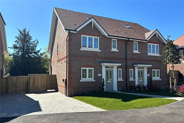 3 Bedroom Semi-Detached House For Sale In London Road, Ascot, RG12