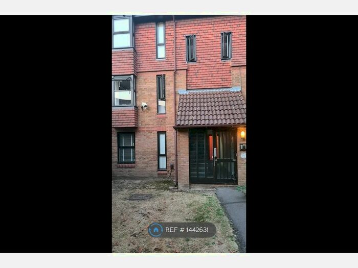 Studio To Rent In Coopers Close, London, E1