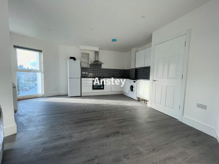 3 Bedroom Flat To Rent In Portswood Road, Southampton, SO17