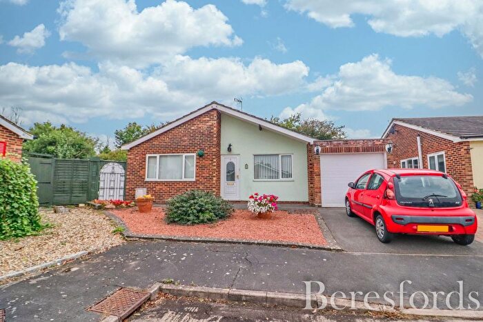 3 Bedroom Bungalow For Sale In Meadow Close, Panfield, CM7