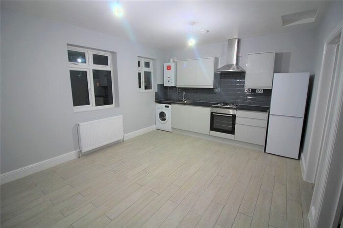 2 Bedroom Flat To Rent In Sun Lane, Gravesend, Kent, DA12