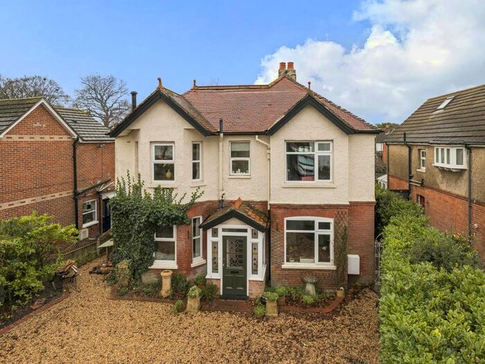 4 Bedroom Detached House To Rent In York Road, Broadstone, BH18