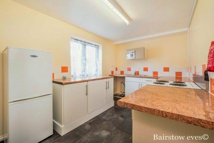 2 Bedroom Flat To Rent In Spring Close, Dagenham, RM8