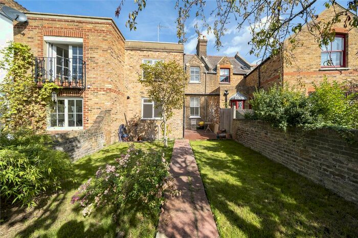 3 Bedroom Detached House To Rent In Fielding Road, London, W14