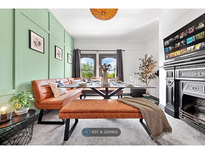 3 Bedroom Flat To Rent In Gunterstone Road, London, W14