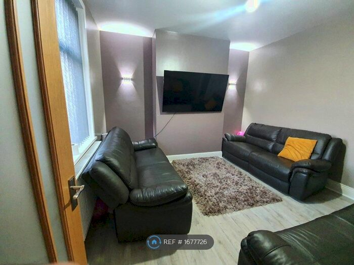 2 Bedroom Terraced House To Rent In Dyson Road, Halifax, HX1