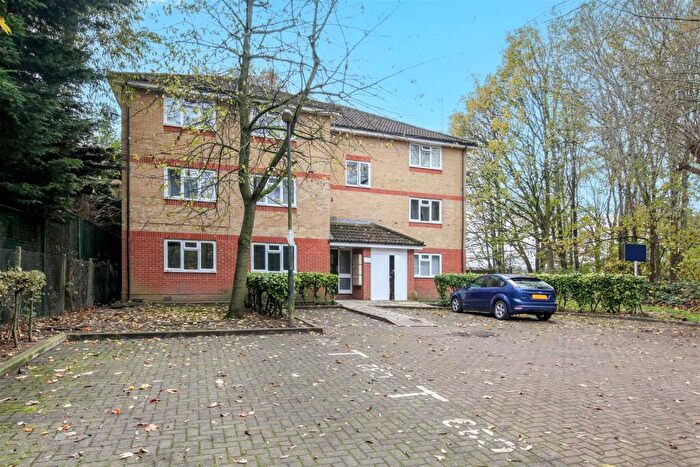 1 Bedroom Flat To Rent In Cambridge Close, London, NW10