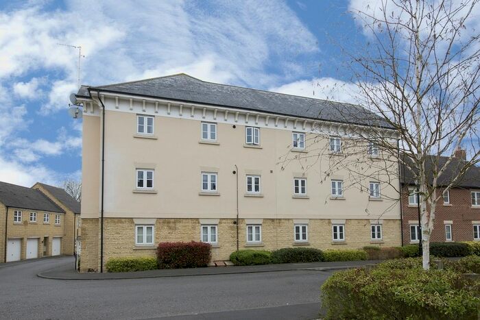 2 Bedroom Flat To Rent In Ashcombe Crescent, Witney, OX28