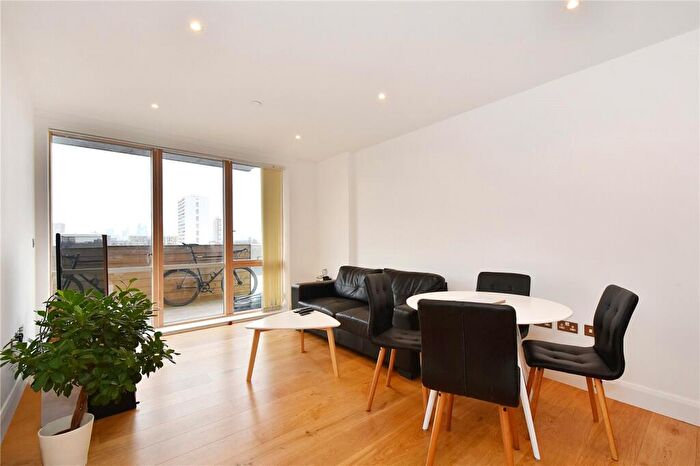 3 Bedroom Apartment To Rent In Barry Blandford Way, Limehouse Cut, London, E3