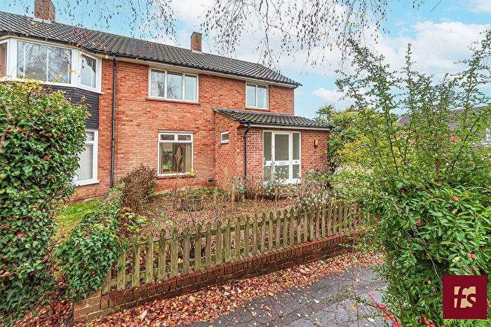 3 Bedroom Semi Detached House For Sale In Vincent Rise, Bracknell, RG12