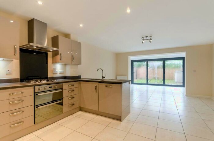 4 Bedroom Semi-Detached House To Rent In Grayling Close, Godalming, GU7