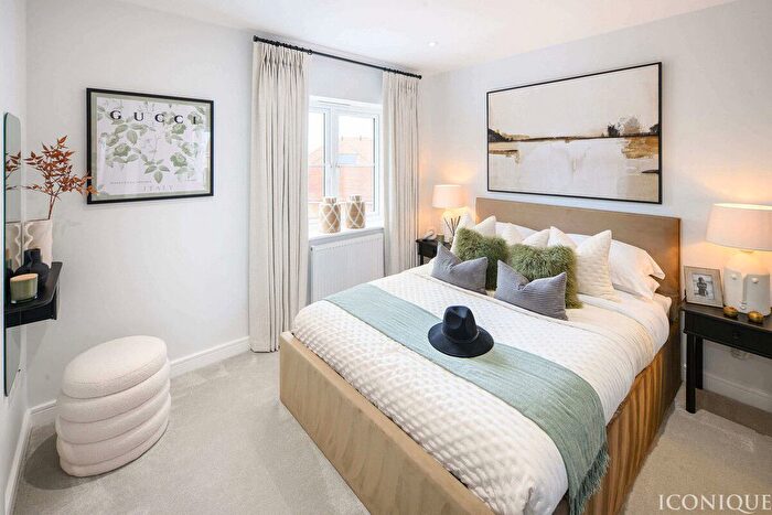 3 Bedroom Semi-detached House For Sale In Paddock Wood, Kent, TN12