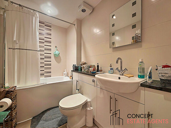 2 Bedroom Apartment To Rent In Battersea Rise, Clapham Junction, SW11