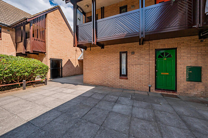 Ground Maisonette For Sale In Stephensons Court, Slough, SL1