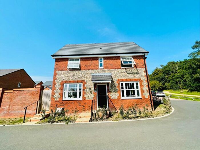 3 Bedroom Semi-Detached House For Sale In On The Green, Basingstoke, RG23