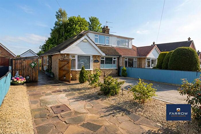 3 Bedroom Semi-Detached Bungalow For Sale In Fallowfield Road, Grimsby, DN33