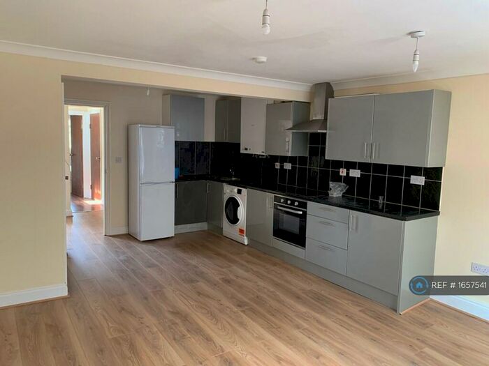 3 Bedroom Flat To Rent In Gould Terrace, London, E8