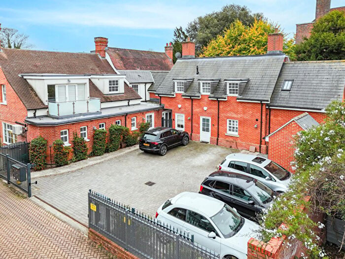 2 Bedroom Apartment For Sale In High Street, Billericay, CM12