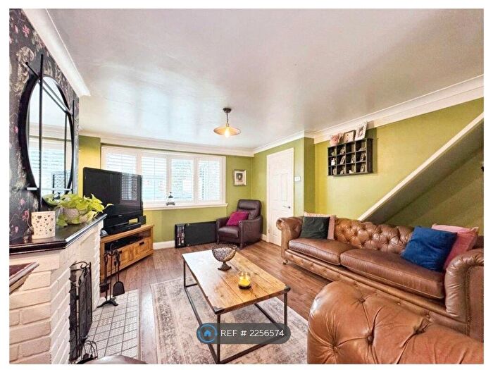 3 Bedroom Terraced House To Rent In Taunton Close, Bexleyheath, DA7