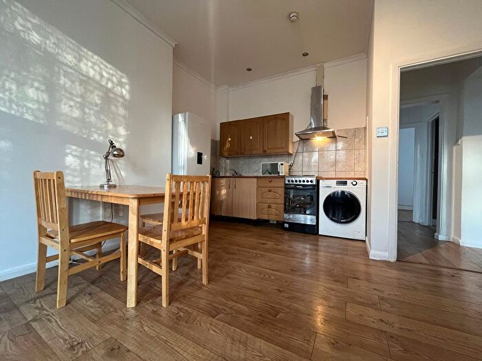 2 Bedroom Flat To Rent In Green Lanes, London, N4