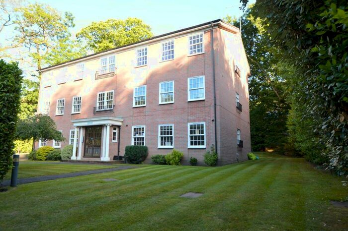 2 Bedroom Apartment To Rent In Weybridge, KT13